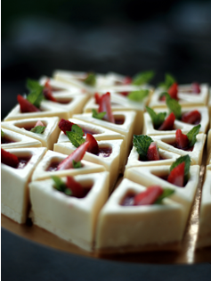 Fehercsokimousse Eperrel image